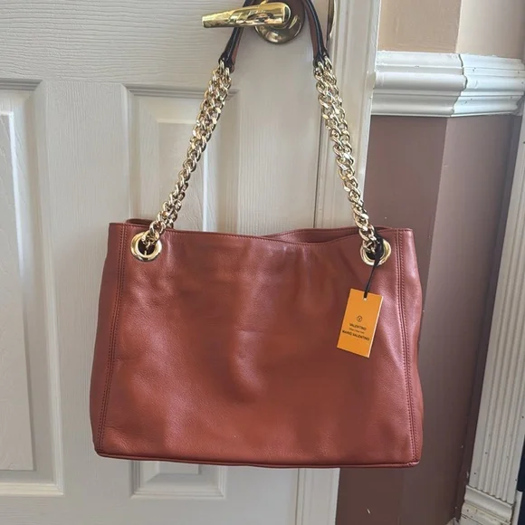 Valentino leather Carmel color Tote Bag with Gold Chain with dust bag - Picture 2 of 8